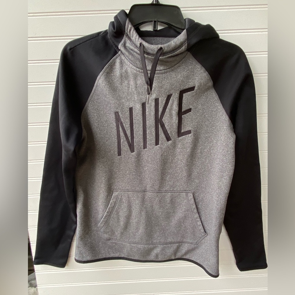 Nike Embroidered Fri Fit Hoodie